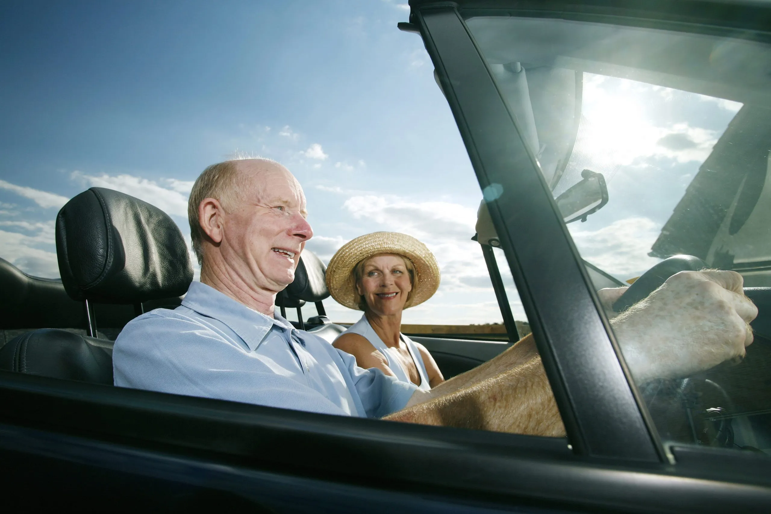 Telescopic driving glasses prevent you from losing your driver's license